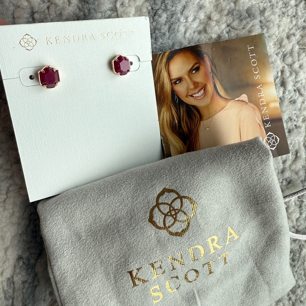 Kendra Scott Ruby Red Hexagon Stud Earrings in Gold
